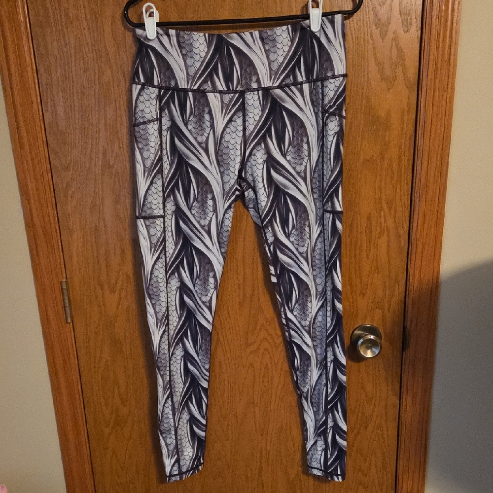 Constantly Varied Gear Monochrome Patterned Leggings